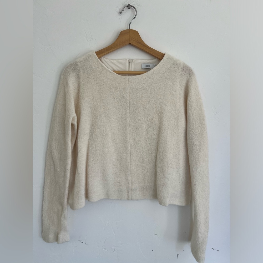 Closed crew neck sweater